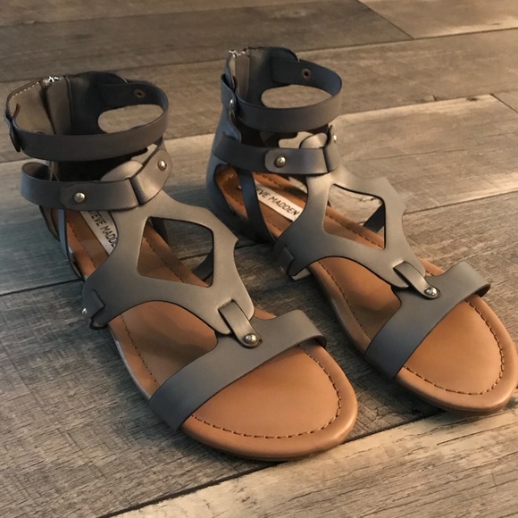 Steve Madden Shoes - Steve Madden gray gladiator strappy sandals 7.5